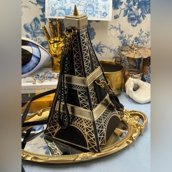 🆕 BETSEY JOHNSON 🧿 NWT Betsey in Paris Light Up Eiffel Tower Crossbody - Picture 7 of 16